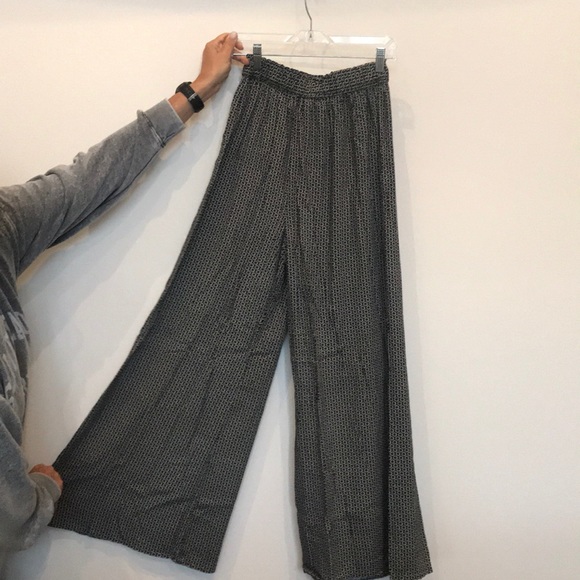 Brandy Melville Wide Leg floral pant - Picture 2 of 2